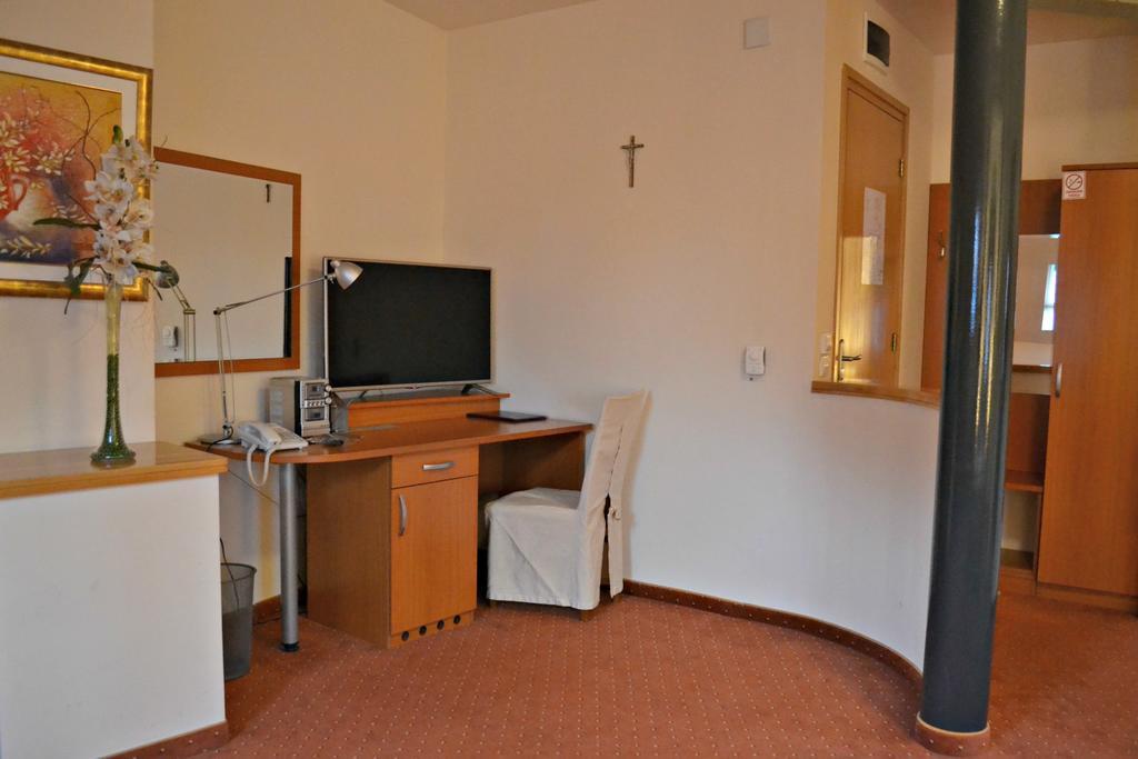 Hotel Istra Varazdin Bagian luar foto