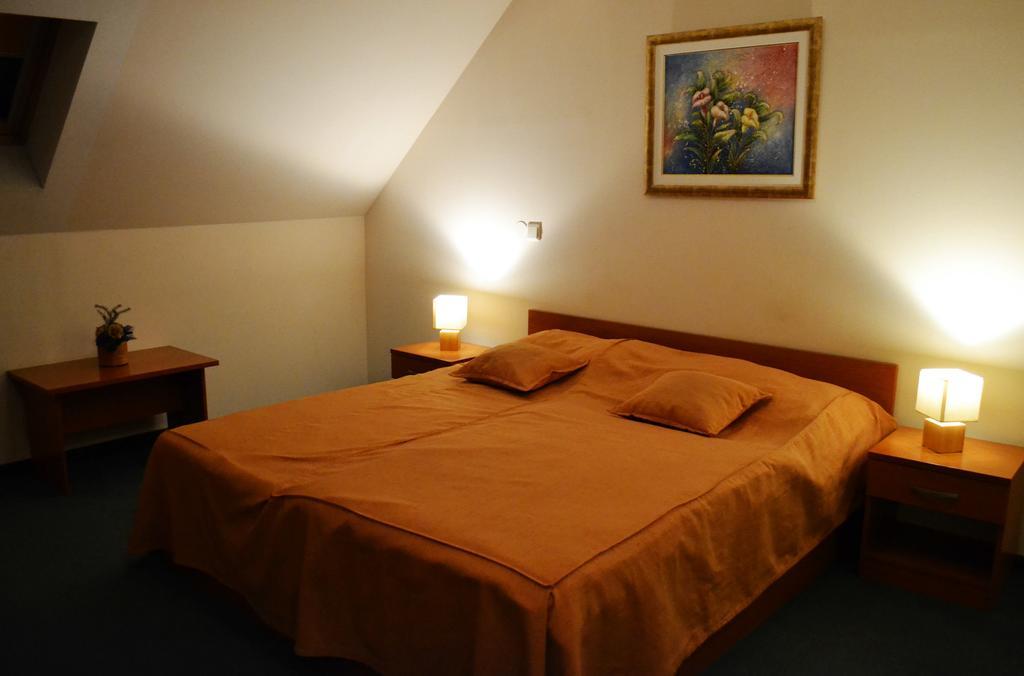 Hotel Istra Varazdin Bagian luar foto